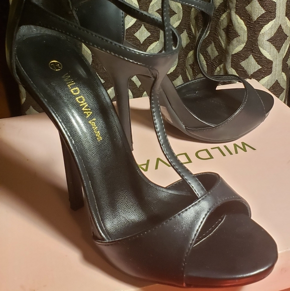 Shoes - Picture 3 of 6